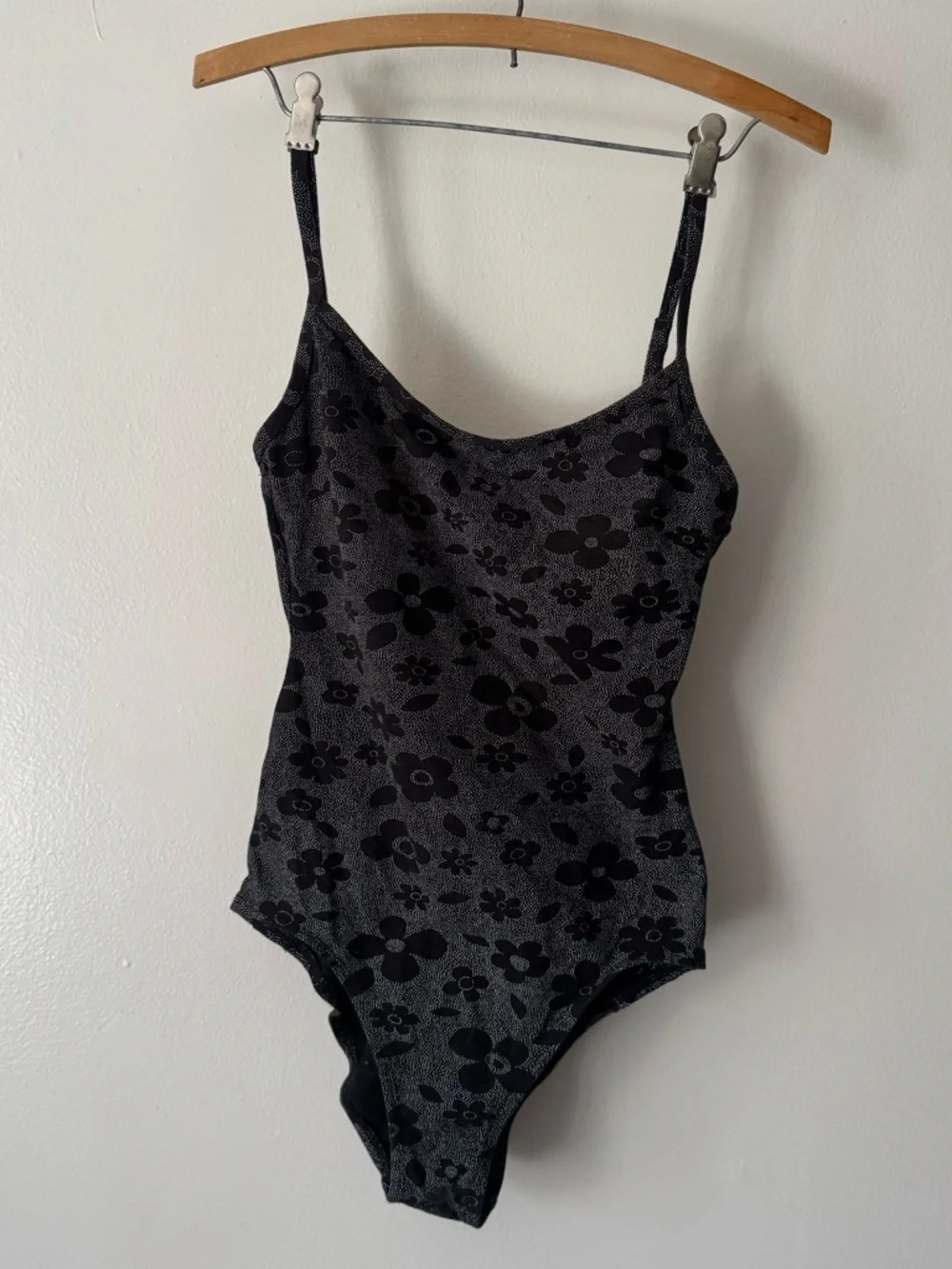 Vintage Coco Reef Black and White Floral Women's One piece Swimsuit - Picture 1 of 5